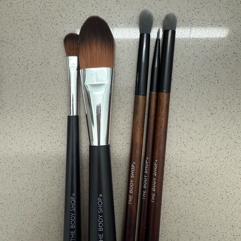 The Body Shop Professional Makeup Brushes Black and Brown